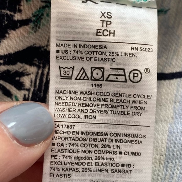 ✨NEW Old Navy Hawaiian Top✨ - Picture 7 of 8